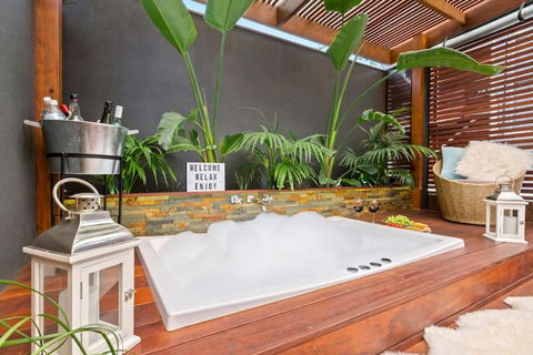 AMORE A Tranquil Retreat With Couples Spa - Rent Accommodation 6