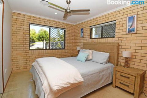 Urangan Harbour Bungalow - Rent Accommodation 1