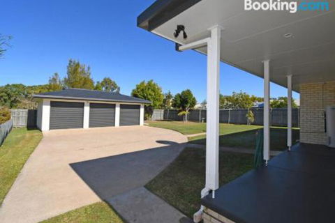 Urangan Harbour Bungalow - Rent Accommodation 4