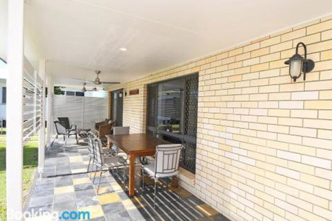 Urangan Harbour Bungalow - Rent Accommodation 2