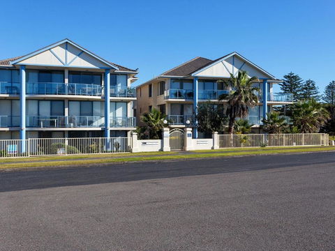 Across The Road From The Beach! - Rent Accommodation 5