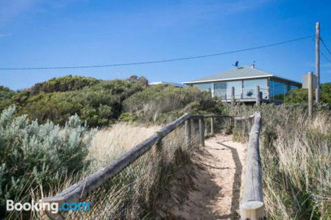 Anchor Beachfront Retreat - Rent Accommodation 2