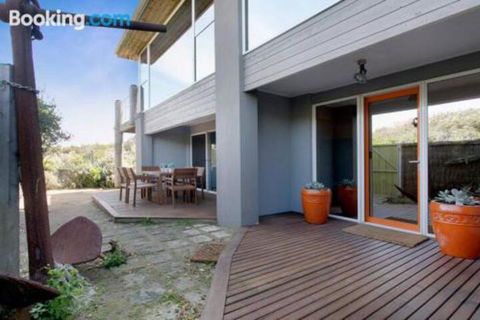 Anchor Beachfront Retreat - Rent Accommodation 5