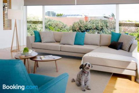 Anchor Beachfront Retreat - Rent Accommodation 6