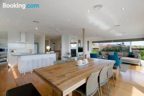 Anchor Beachfront Retreat - Rent Accommodation 4