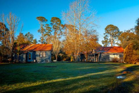 Acheron Valley Lakefront Cottages - Rent Accommodation 3