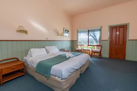 Acheron Valley Lakefront Cottages - Rent Accommodation 0