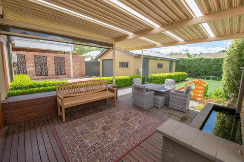 Meltham On March - Rent Accommodation 2