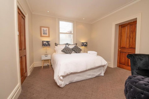 Meltham On March - Rent Accommodation 5