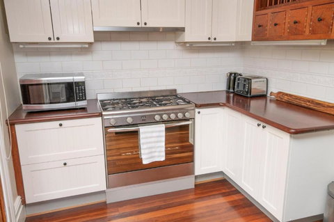 Meltham On March - Rent Accommodation 4