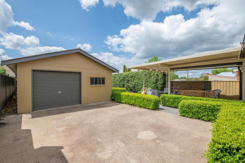 Meltham On March - Rent Accommodation 3