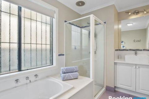 Rye Poolside Escape - Rent Accommodation 1