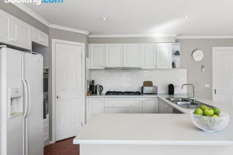 Rye Poolside Escape - Rent Accommodation 2