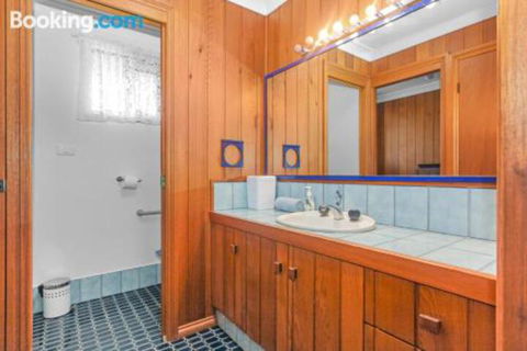 Stingray Shores Your Riverside Escape - Rent Accommodation 6