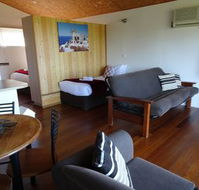 22 Korora Palms 1 Bedroom Bure - Rent Accommodation