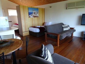 #22 Korora Palms 1 Bedroom Bure - Rent Accommodation 0
