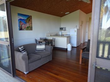 #22 Korora Palms 1 Bedroom Bure - Rent Accommodation 3