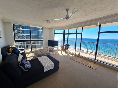Absolute Beachfront With Views 2BR Apt - Rent Accommodation 4