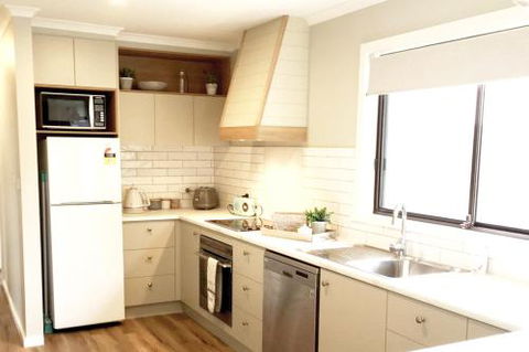 Charlottes Honor River & Golf Cottage - Rent Accommodation 4