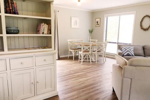 Charlottes Honor River & Golf Cottage - Rent Accommodation 3