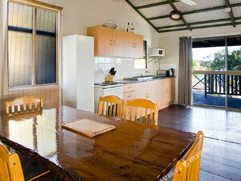 1770 Beach Accommodation Elliot Lodge - Rent Accommodation 3