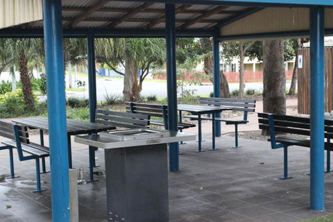 Five 3 Five - The Beachside Barracks - Rent Accommodation 2