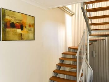 Seaspray Apartments - Rent Accommodation 3