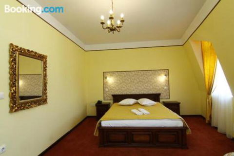 Mole Creek Lodge - Rent Accommodation 1