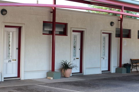Hume Inn Motel - Rent Accommodation 2