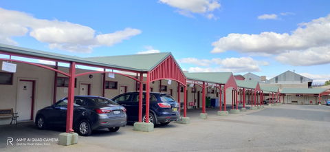 Hume Inn Motel - Rent Accommodation 0