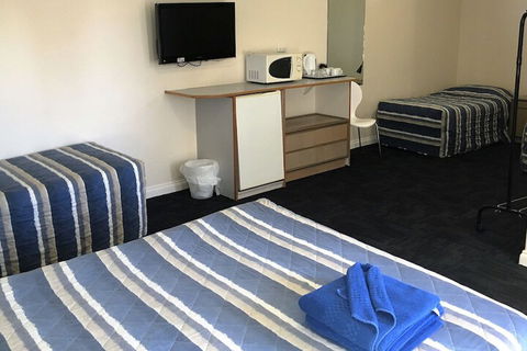 City West Motel - Rent Accommodation 4
