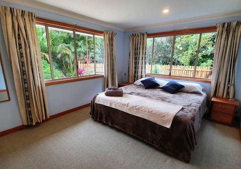 Artisan Spa Views - Rent Accommodation 5