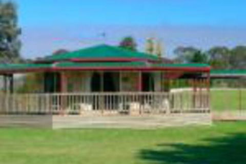 Carolynnes Cottages - Rent Accommodation 0