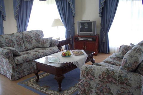 Carolynnes Cottages - Rent Accommodation 2