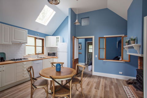 Oak Tree Lodge - Rent Accommodation 6