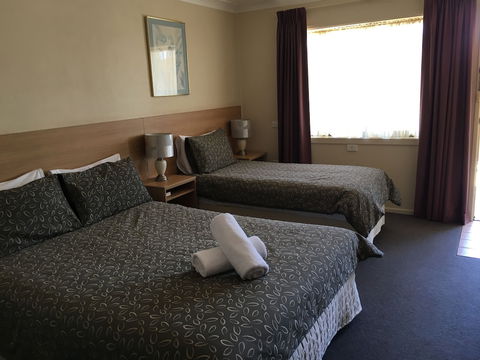 Araluen Motor Lodge - Rent Accommodation 3