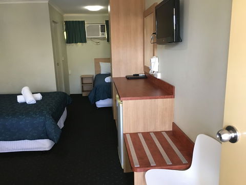 Araluen Motor Lodge - Rent Accommodation 4