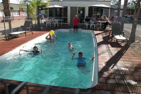 Corowa Motor Inn - Rent Accommodation 4