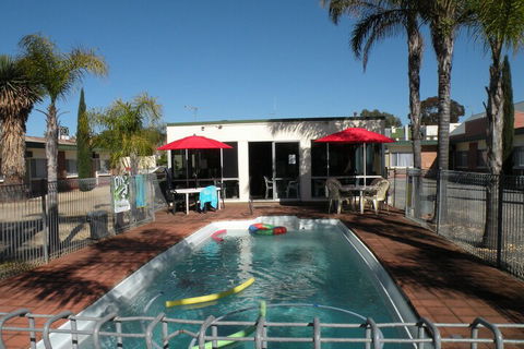 Corowa Motor Inn - Rent Accommodation 3