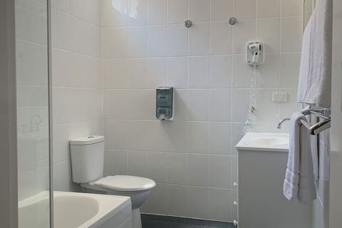 Ashton Motel - Rent Accommodation 3