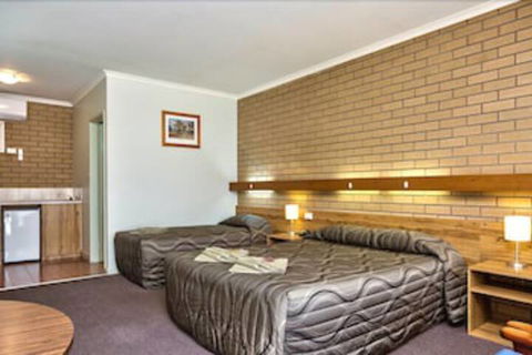 Holbrook Town Centre Motor Inn - Rent Accommodation 7