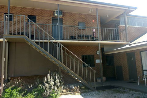 Holbrook Town Centre Motor Inn - Rent Accommodation 4