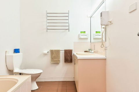 Holbrook Town Centre Motor Inn - Rent Accommodation 6
