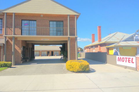 Holbrook Town Centre Motor Inn - Rent Accommodation 5