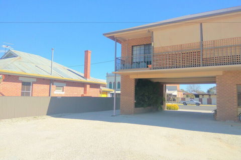 Holbrook Town Centre Motor Inn - Rent Accommodation 3