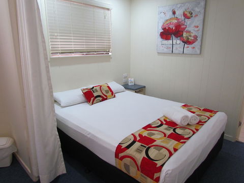 Alex Beach Cabins - Rent Accommodation 4