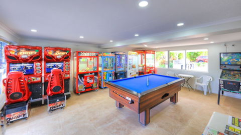 Alex Beach Cabins - Rent Accommodation 3