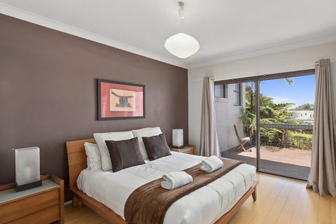 McAuleys Beach House - Rent Accommodation 2