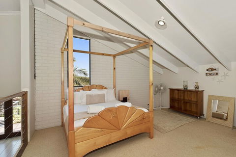 McAuleys Beach House - Rent Accommodation 4