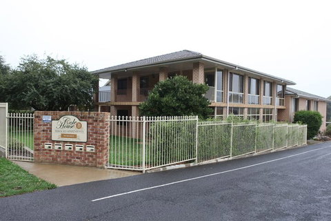 Cole House Apartments - Rent Accommodation 1